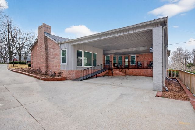 247 Cherokee Trl, Clarksville, TN 37043