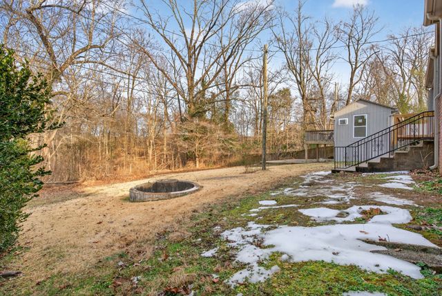 247 Cherokee Trl, Clarksville, TN 37043