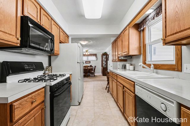 1921 Camille Drive SE, Grand Rapids, MI 49546