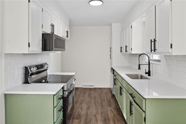 2006 N Plymouth Road, Independence, MO 64058