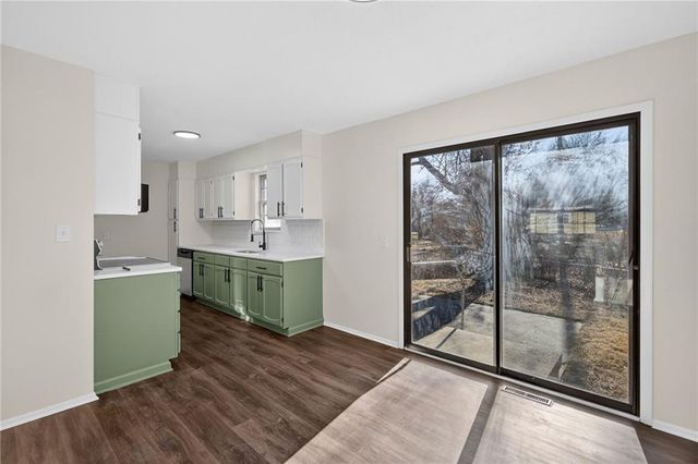 2006 N Plymouth Road, Independence, MO 64058