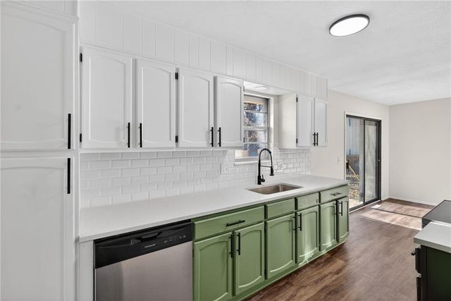 2006 N Plymouth Road, Independence, MO 64058