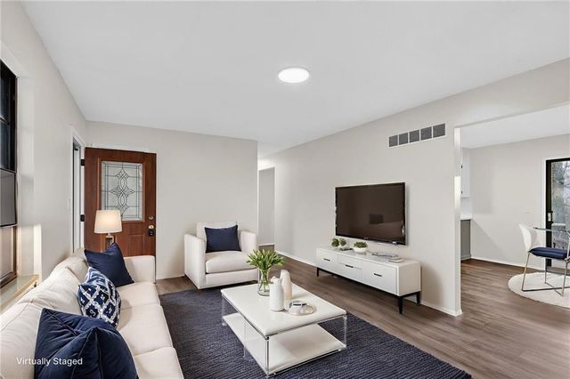 2006 N Plymouth Road, Independence, MO 64058