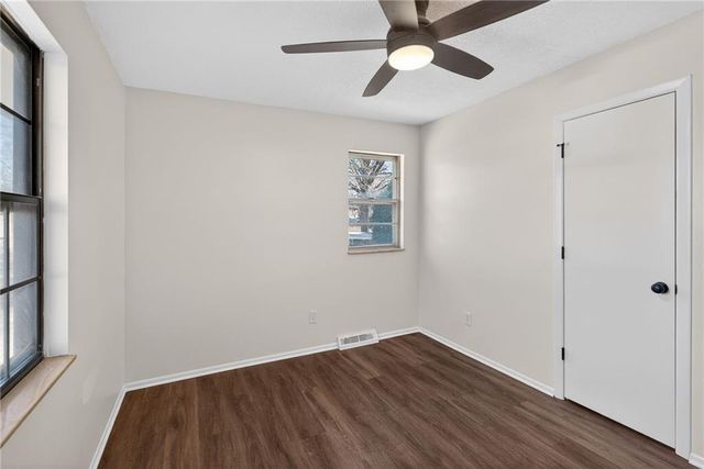 2006 N Plymouth Road, Independence, MO 64058