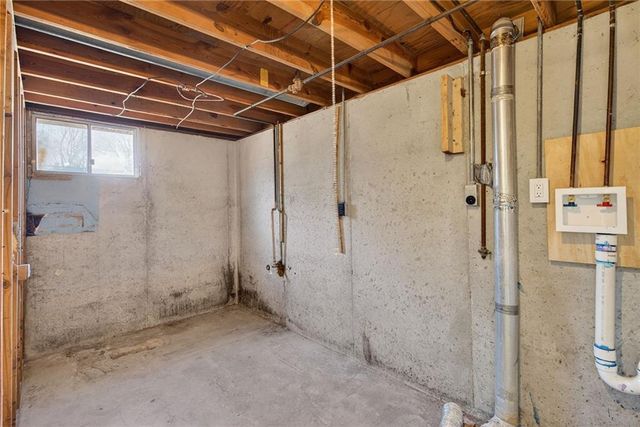 2006 N Plymouth Road, Independence, MO 64058