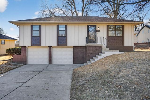 2006 N Plymouth Road, Independence, MO 64058