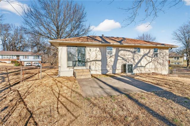 2006 N Plymouth Road, Independence, MO 64058