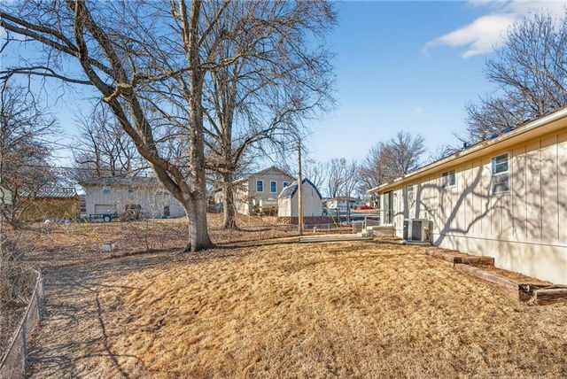 2006 N Plymouth Road, Independence, MO 64058