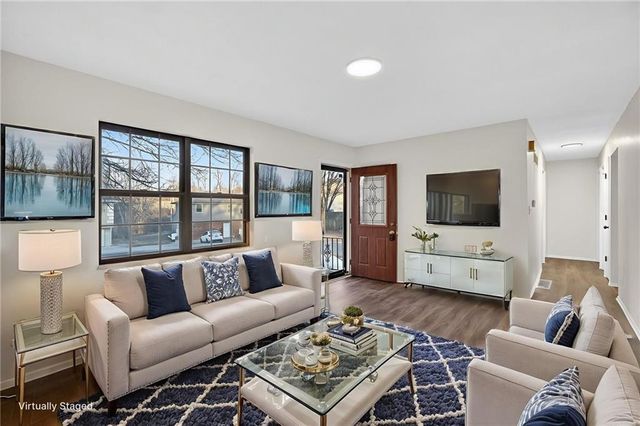 2006 N Plymouth Road, Independence, MO 64058