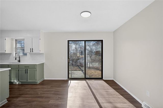 2006 N Plymouth Road, Independence, MO 64058