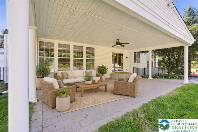 2224 Pembrooke Drive, Lower Macungie Twp, PA 18062