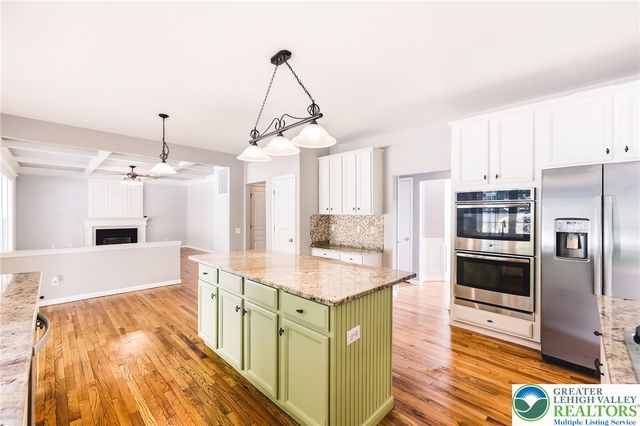 2224 Pembrooke Drive, Lower Macungie Twp, PA 18062