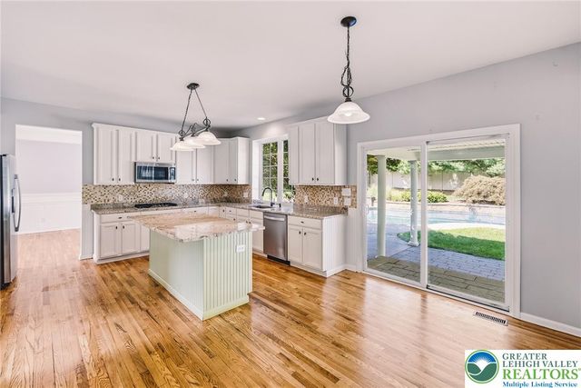 2224 Pembrooke Drive, Lower Macungie Twp, PA 18062