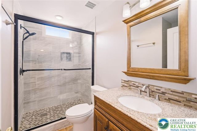 2224 Pembrooke Drive, Lower Macungie Twp, PA 18062