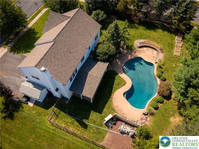 2224 Pembrooke Drive, Lower Macungie Twp, PA 18062