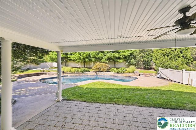 2224 Pembrooke Drive, Lower Macungie Twp, PA 18062