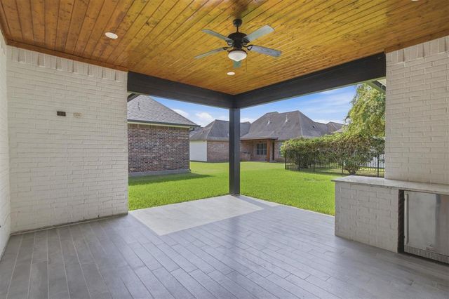 3755 Willow Lake Drive, Lake Charles, LA 70605