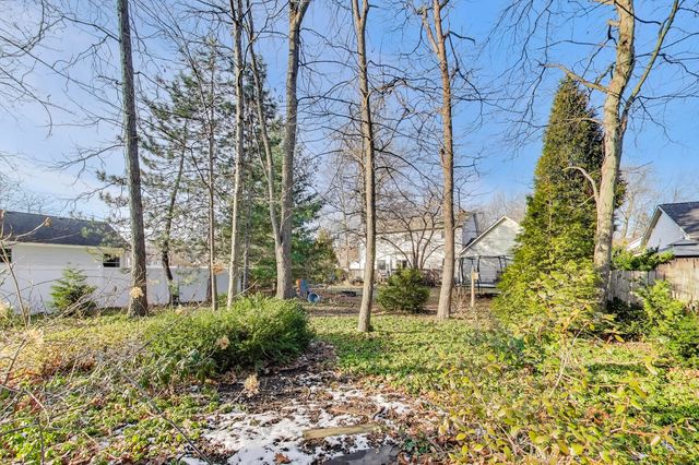 1642 Commodore Lane, Chesterton, IN 46304