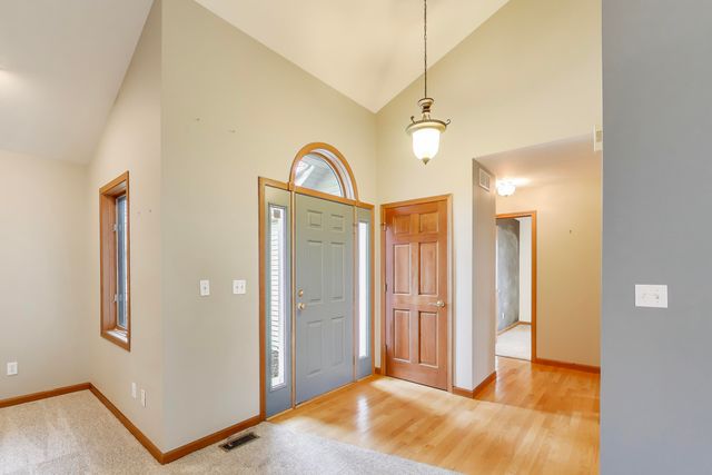 1642 Commodore Lane, Chesterton, IN 46304