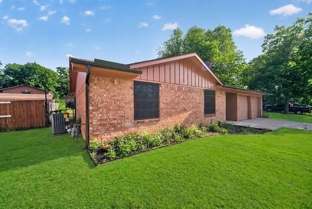 3856 Brambleton Place, Forest Hill, TX 76119
