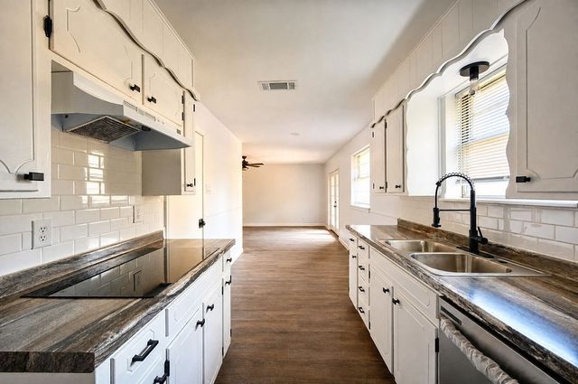 3856 Brambleton Place, Forest Hill, TX 76119