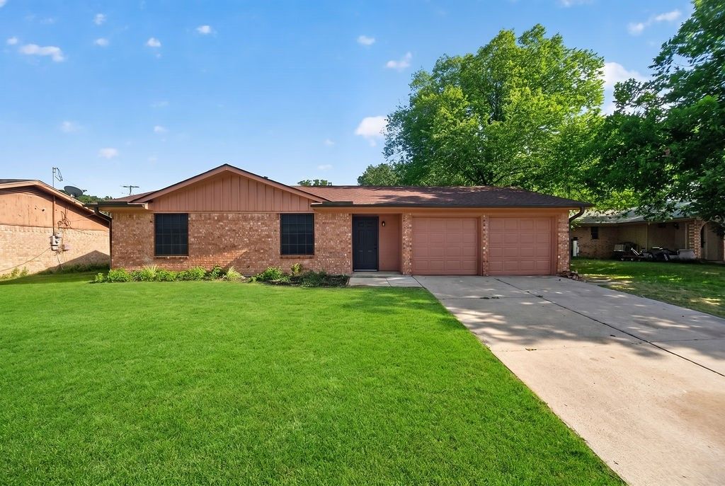 3856 Brambleton Place, Forest Hill, TX 76119