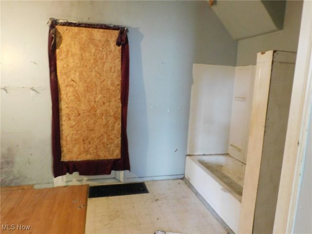 386 Washington Street, Conneaut, OH 44030