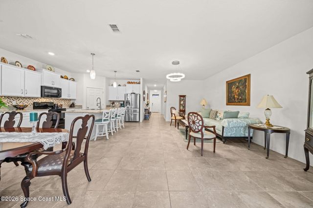 916 Old Country SE, Palm Bay, FL 32909