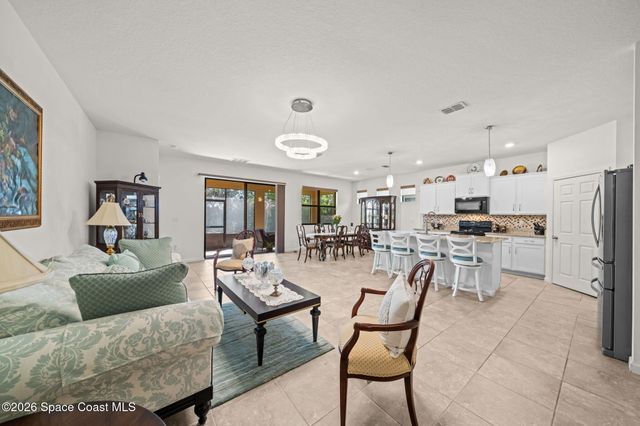 916 Old Country SE, Palm Bay, FL 32909