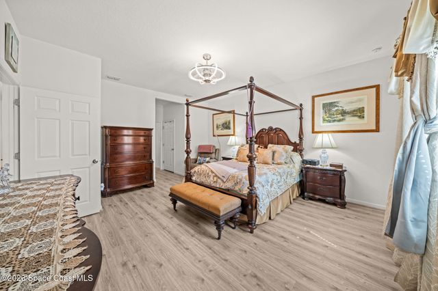 916 Old Country SE, Palm Bay, FL 32909