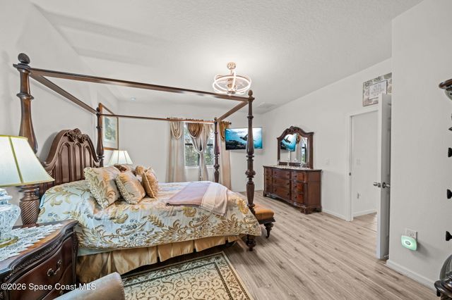 916 Old Country SE, Palm Bay, FL 32909