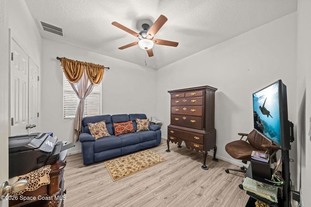 916 Old Country SE, Palm Bay, FL 32909