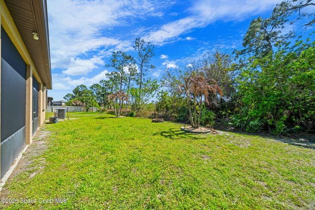 916 Old Country SE, Palm Bay, FL 32909