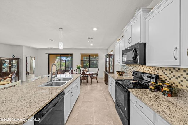 916 Old Country SE, Palm Bay, FL 32909