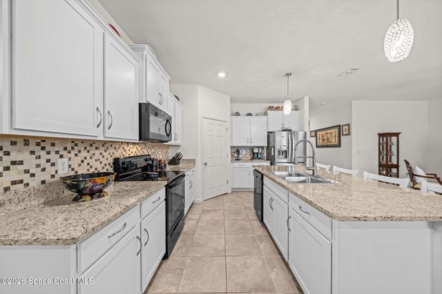 916 Old Country SE, Palm Bay, FL 32909