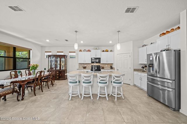 916 Old Country SE, Palm Bay, FL 32909