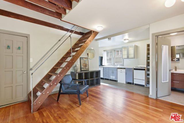 1842 Phillips Way, Los Angeles, CA 90042