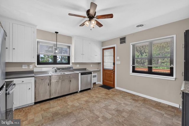 914 SOMERSET LN, York, PA 17403