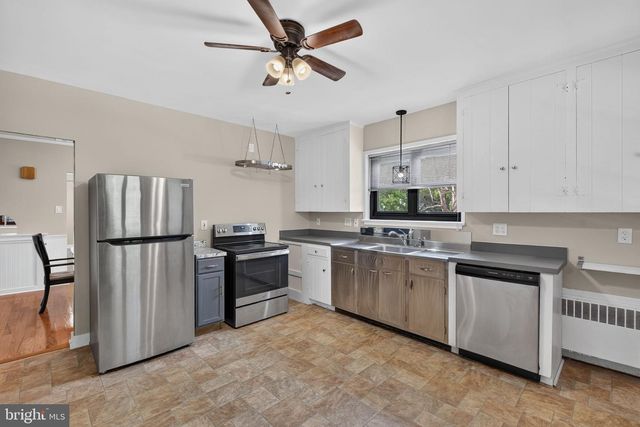 914 SOMERSET LN, York, PA 17403