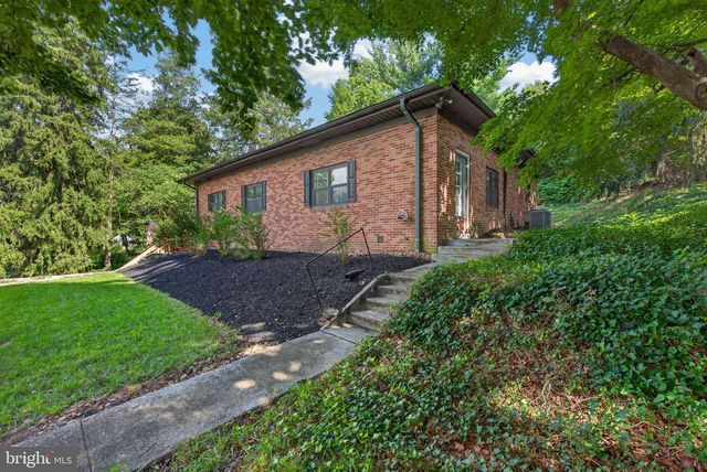 914 SOMERSET LN, York, PA 17403