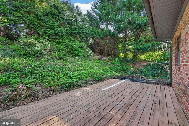914 SOMERSET LN, York, PA 17403