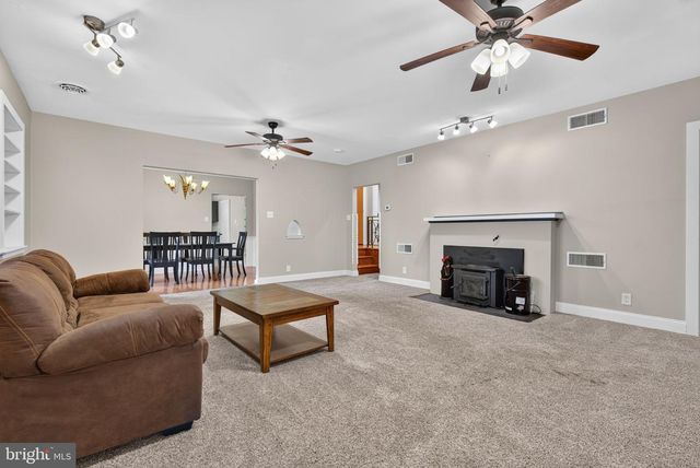 914 SOMERSET LN, York, PA 17403