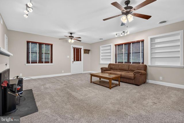 914 SOMERSET LN, York, PA 17403
