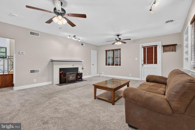 914 SOMERSET LN, York, PA 17403