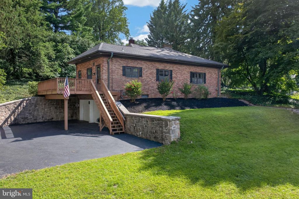 914 SOMERSET LN, York, PA 17403