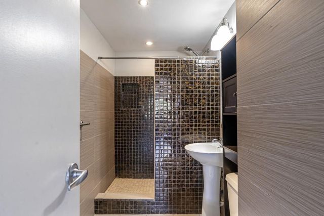 2285 Peachtree Road NE 703, Atlanta, GA 30309