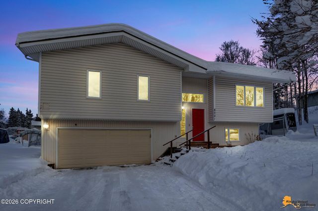 8521 Greenhill Way, Anchorage, AK 99502
