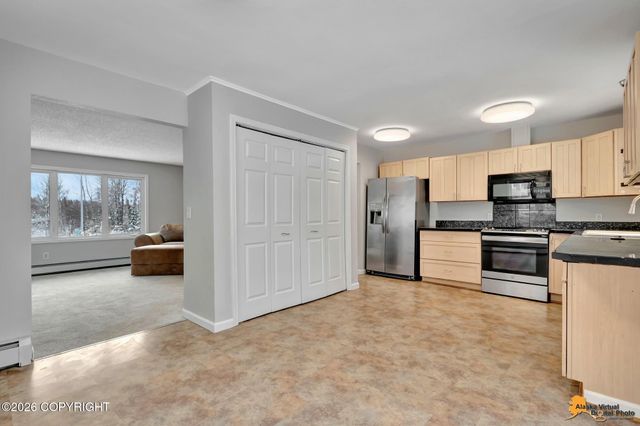 8521 Greenhill Way, Anchorage, AK 99502