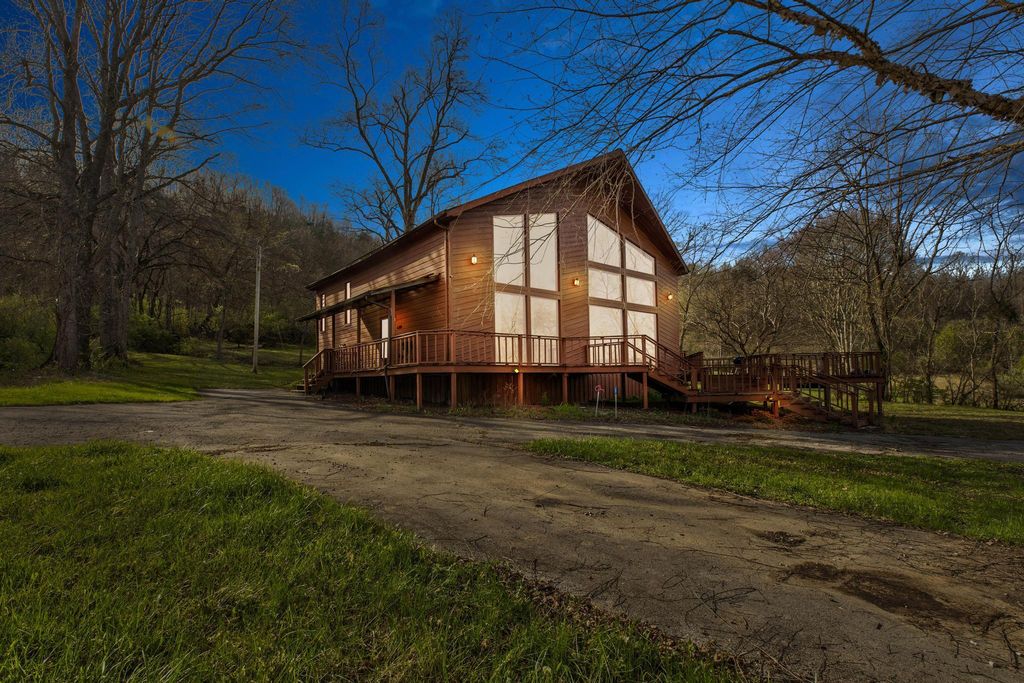 196 Twin Meadows Road, Booneville, KY 41314