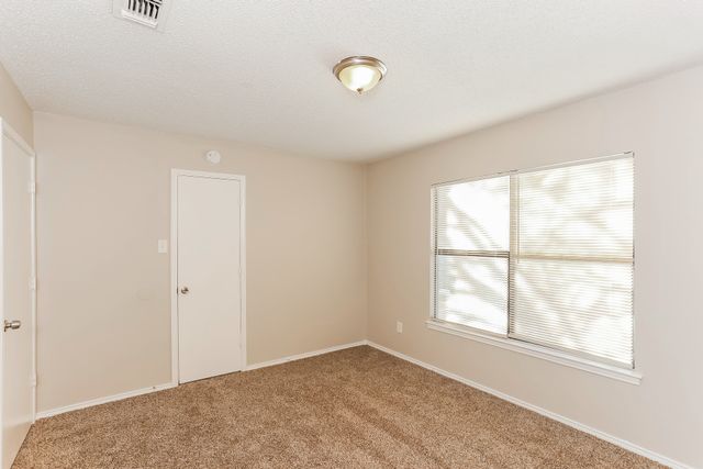 6000 Lavaca Drive, Arlington, TX 76018
